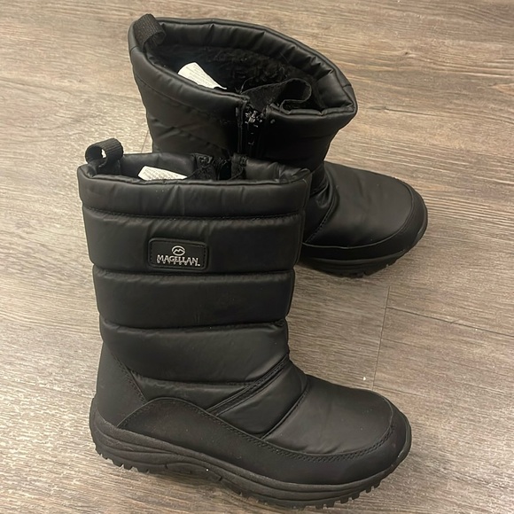Magellann Snow Boots - Picture 1 of 9